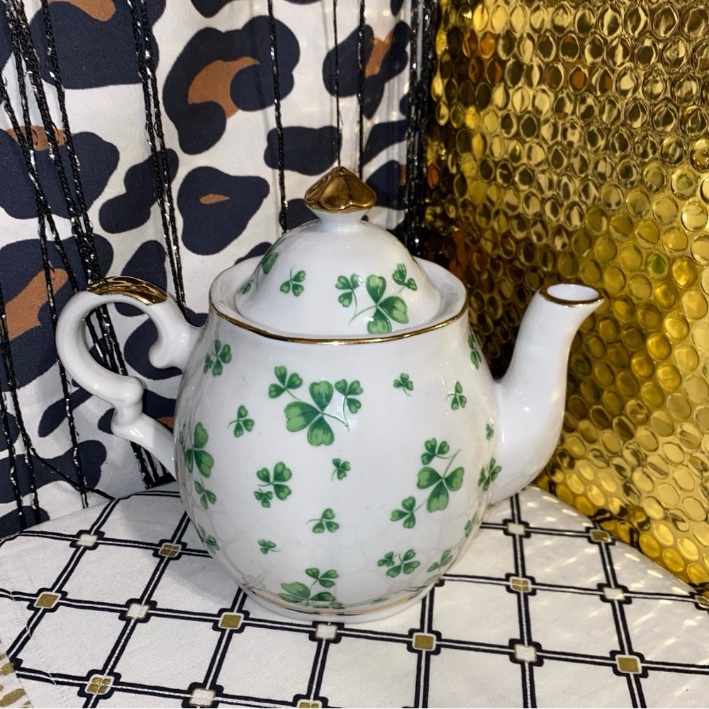 LEFTON THE HOUSE OF IRELAND MUSICAL CERAMIC IRISH TEAPOT